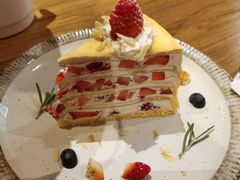 当季鲜草莓蛋糕-懒鱼时光馆(沙坪坝店)