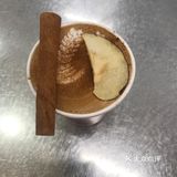 雪糕堪比哈根达斯。就是店内座位不多，只有三个