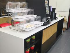 -上海华裕比亚迪4S店