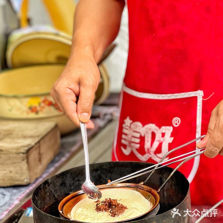 🟢：成都不容错过的小吃 蛋烘糕 五十年老店