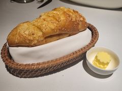 自制蒜蓉面包-Oyster Talks 四度蚝法餐厅