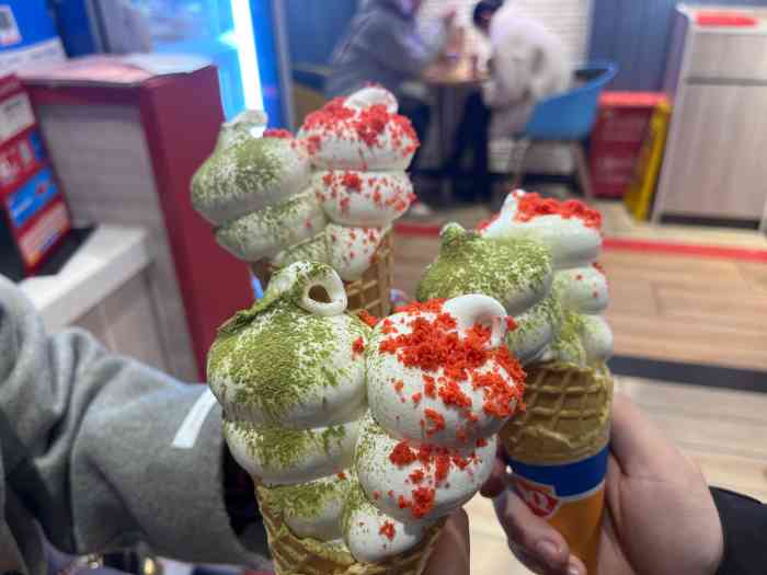 dq·蛋糕·冰淇淋(宜昌万达店)-"点了图三的这款暴风雪,造型上简直不