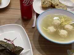 -小杨生煎(金山百联购物中心3楼店)