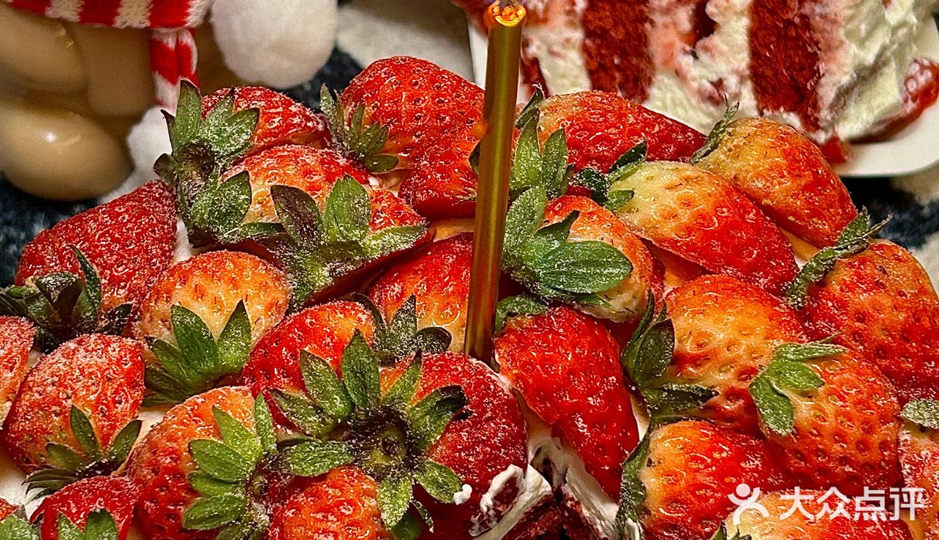 圣诞季 | 我不会是pyq最后一个吃到草莓蛋糕的人吧🍓