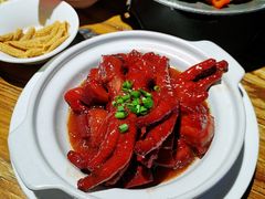 红烧肉闷凤爪-悠味天老妈疙瘩汤(万达店)