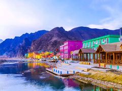 -百里峡七彩艺术小镇