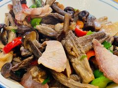 鹿茸菌炒腊肉-妈妈的味道·腾冲特色菜(和顺古镇店)