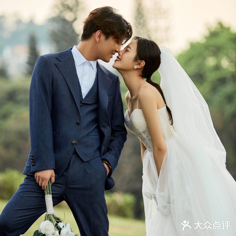 初夏季节最适合的婚纱照风格🍃就像微风拂面一样清新