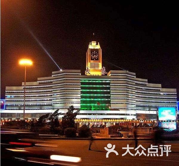 长春站夜晚图片