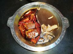 菌汤鸳鸯锅-大龙辣火锅·龙虾·烧烤(湖滨新天地店)