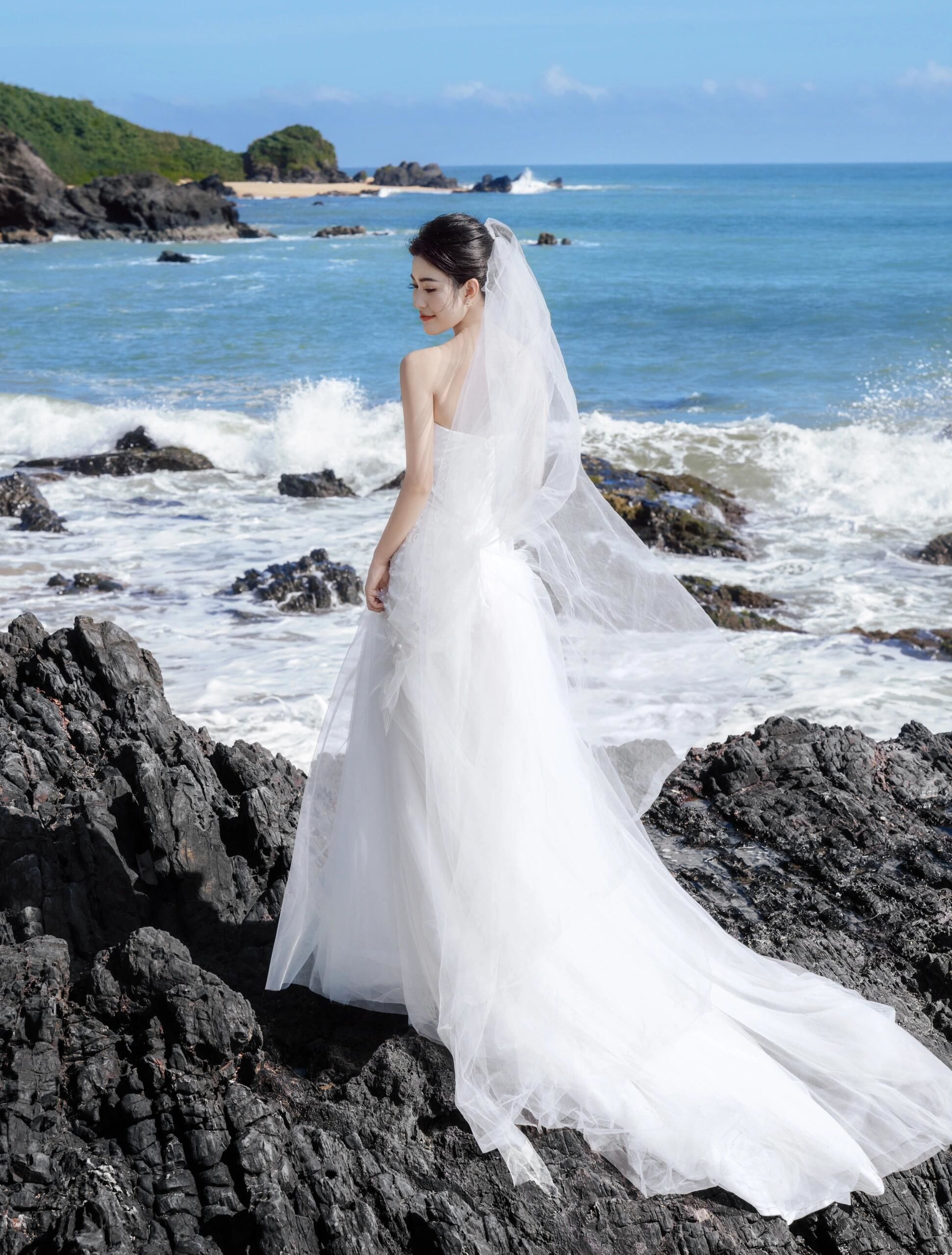 人鱼公主上岸!海边情绪礁石婚纱照风格