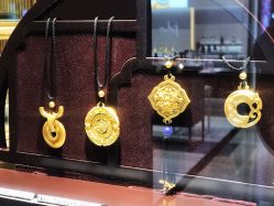 -周大福 CHOW TAI FOOK(新世界百货崇文店)