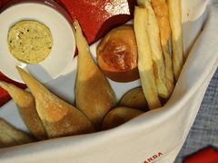 -弦月窗LUNETTE BY AMANDA(复兴路店)