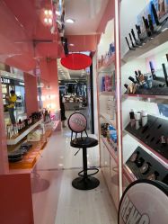 点击看大图 麻雀虽小五脏俱全的小店-蕾珂美