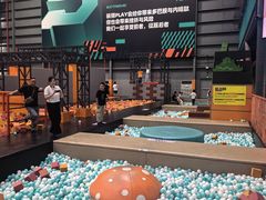 -极限PLAY运动娱乐新世界·团建派对潮玩休闲馆·室内蹦极高空游乐园