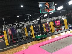 -嘿哟动霸CHUA·新潮玩运动娱乐中心·蹦床滑冰团建乐园