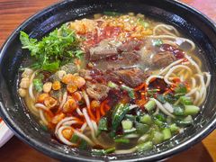 -爆炸头阿姨小四川正宗川味小吃(无任何分店)