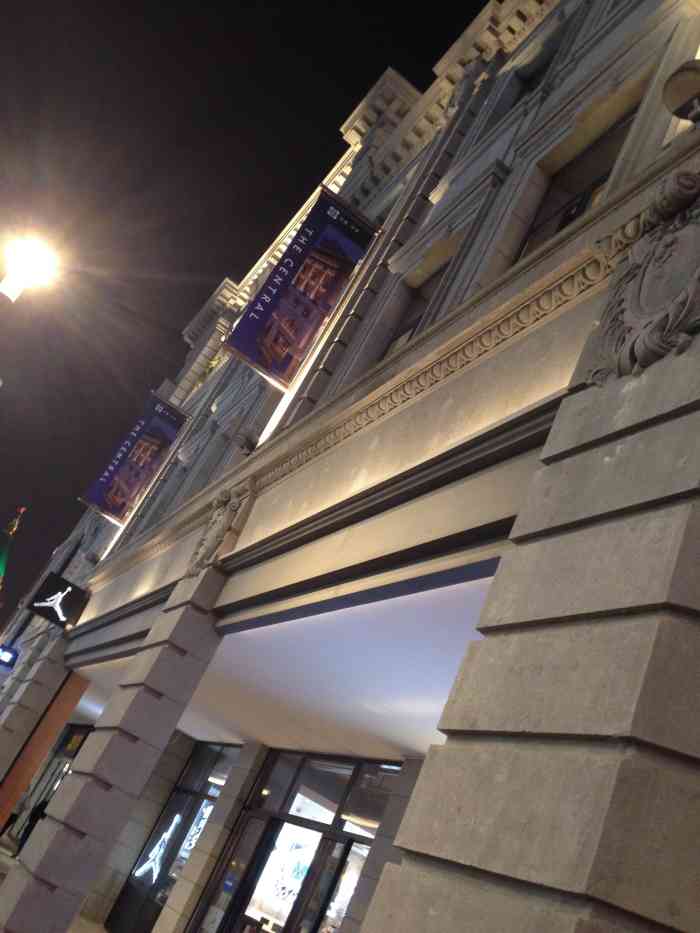 美伦大厦-"在南京东路上,离外滩很近了,以前经常走过.