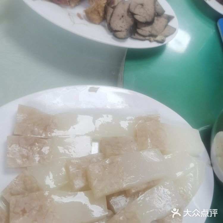 从我来到大连这个店就在了 店面不大