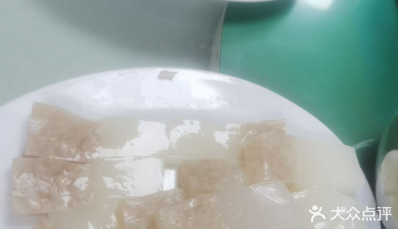 从我来到大连这个店就在了 店面不大