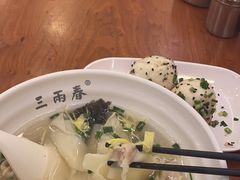 -三两春肚肺汤(崂山路店)