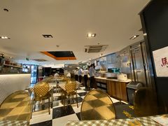 -新大咀港式茶餐厅(宝山万达店)