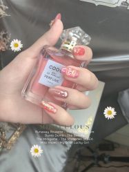-伊人脱毛美甲美睫连锁机构