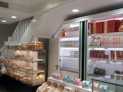 面包甜点陈列柜-上海哈尔滨食品厂(淮海中路店)