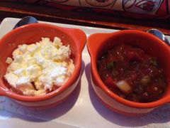 菲希塔调料碟：酸奶油和莎莎酱-必胜客(骡马市店)