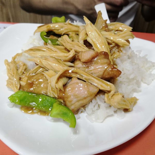腐竹肉片盖饭