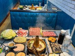 -洞庭洲·防空洞火锅·铜锅涮肉·烧烤(新百广场店)