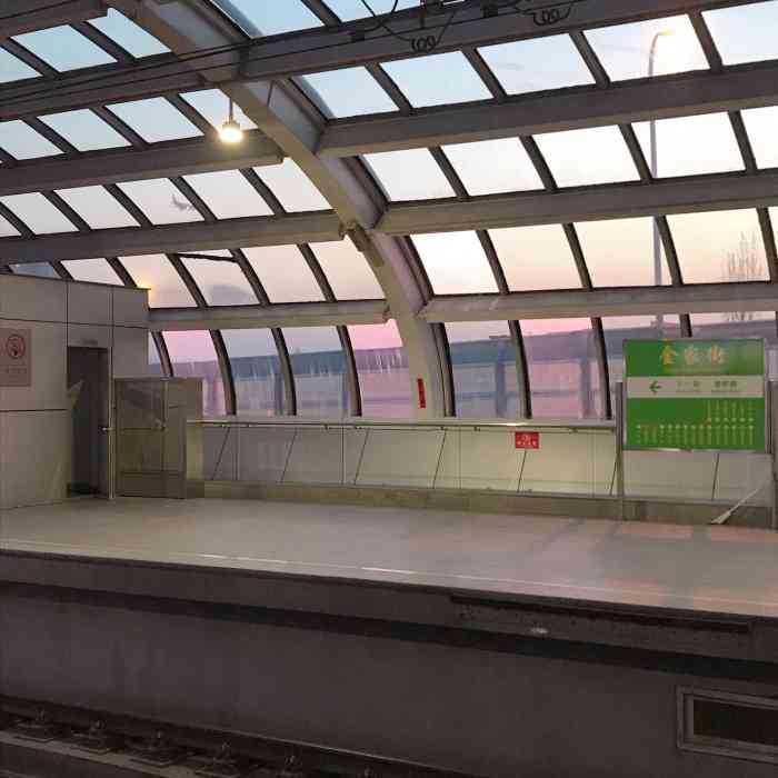 金家街(地铁站)-"金家街站位于大连市甘井子区东北路与东方路.