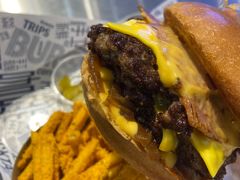 -TRIPS BURGER(大钟寺店)
