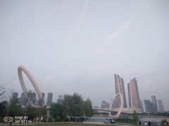 -南京眼步行桥