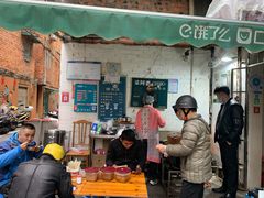 -梁阿婆廿年老牌扣肉糯米饭