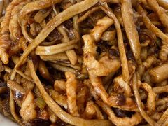 鲜茶树菇炒肉丝-马凯餐厅(地安门店)