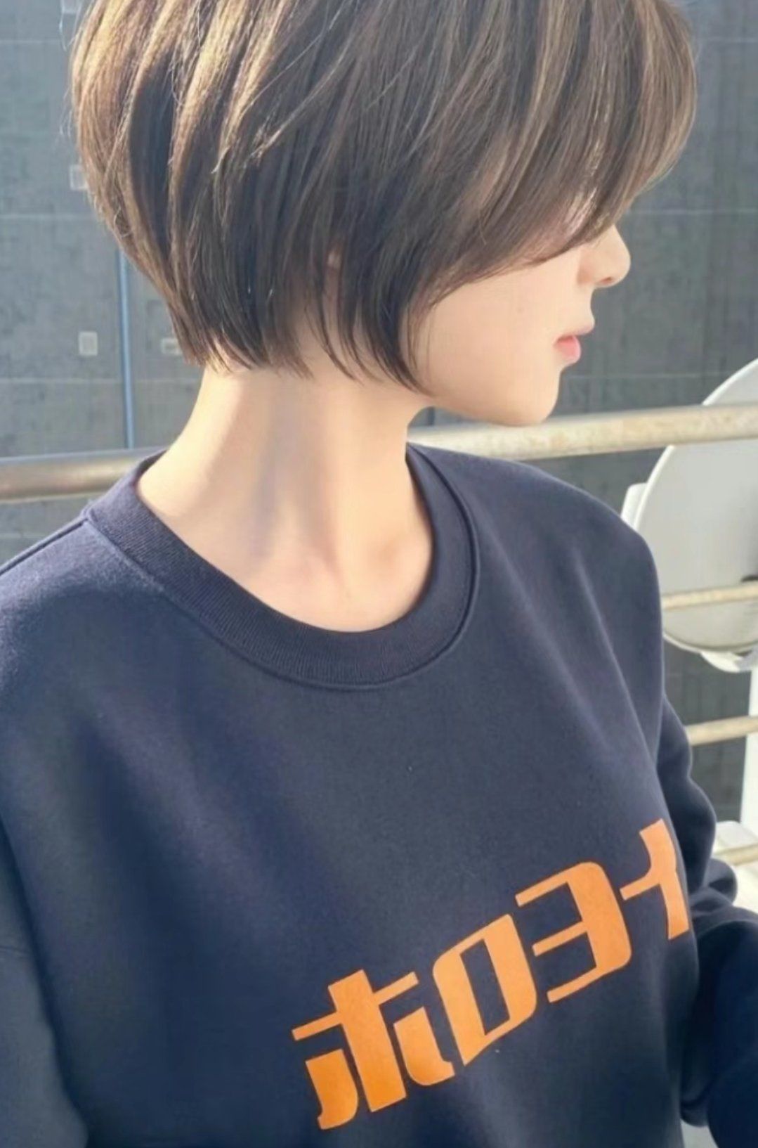 女生短发 减龄短发,非常适合当下这季节的发型,时尚又不失高级感!