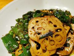 擂辣椒炒野藕-吃饭皇帝大土家民族菜(正大广场店)