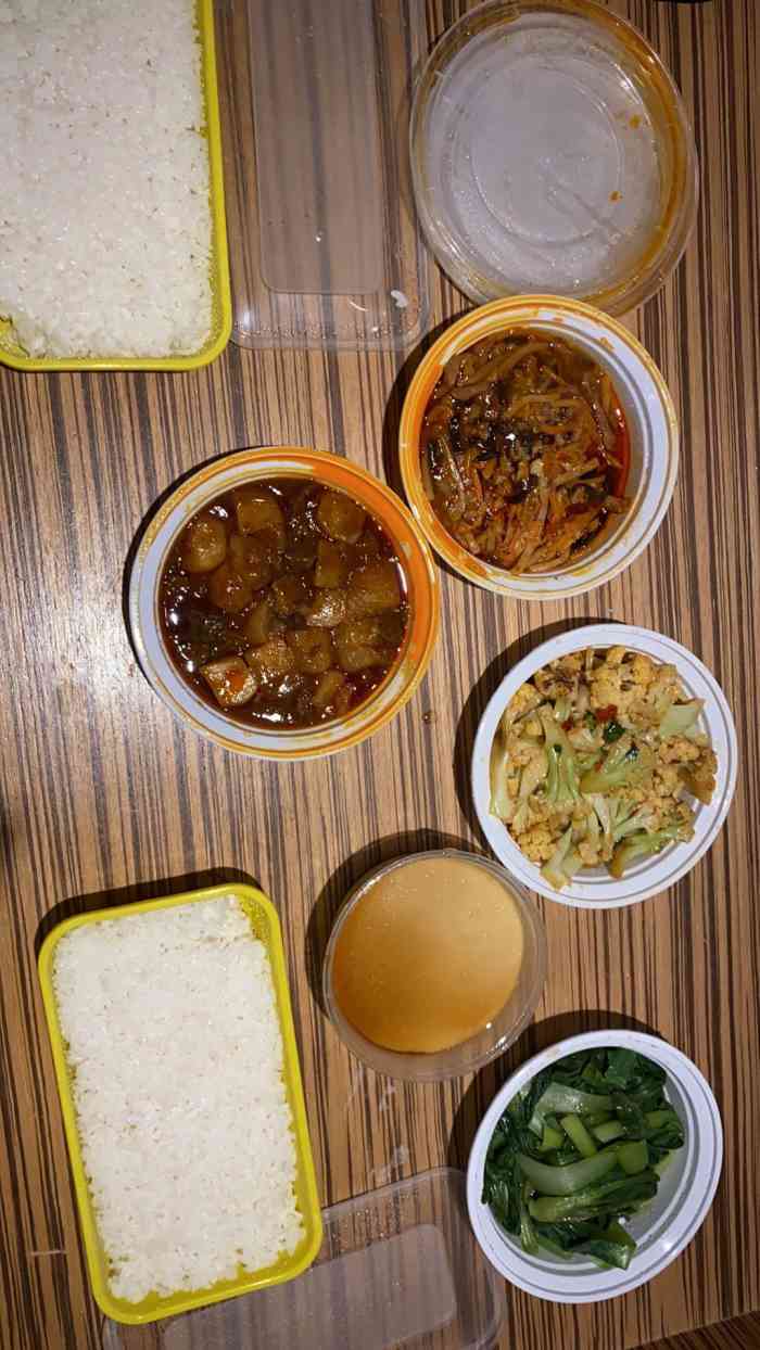 汤小鲜和范小满(南山店)-"很温馨的一家快餐店 很有爱呢 圣诞的时候.