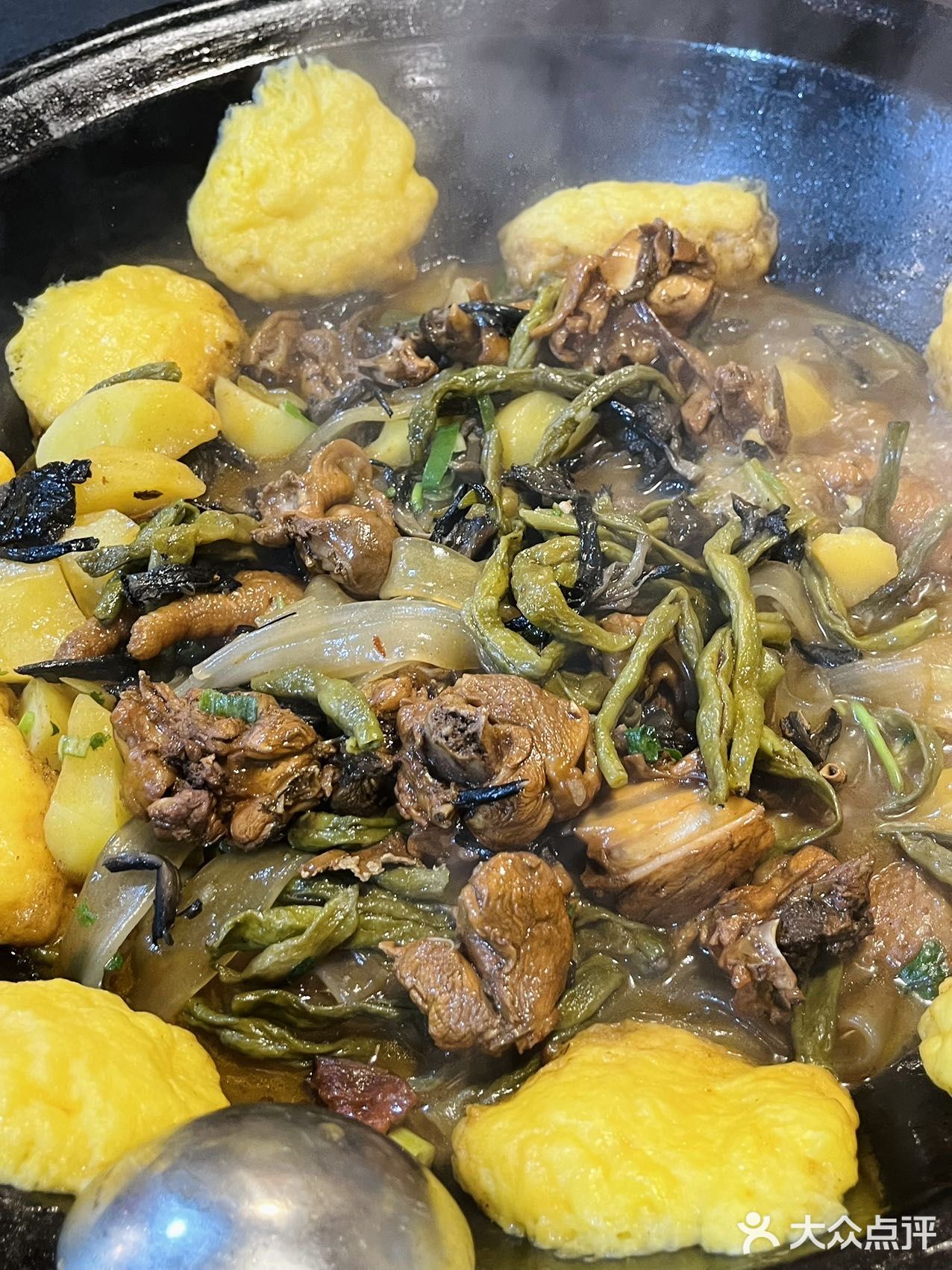 长白山保护开发区池北区白山街三江源宾馆楼下