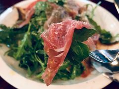芝麻菜沙拉配风干火腿-羽深肉铺 Steak & Wine