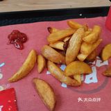 大约40+一个 图中这个炸鸡堡14米 粗薯很一般