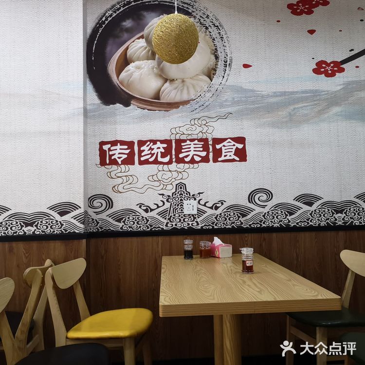 根据加盟店的菜单有一种全家福包，里面啥都有