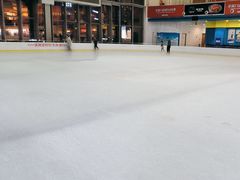 -冰纷万象滑冰场(赣州华润万象城店)