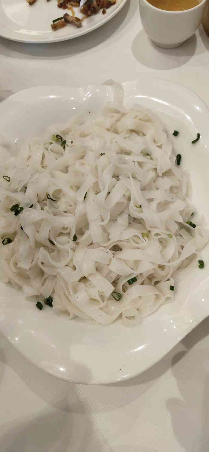 环境舒服,菜品还是可以的,银丝麦香包好吃.