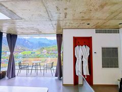 -百里峡七彩艺术小镇