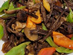 甜椒炒牛肝菌-品味泸沽湖•民族特色菜(大落水店)