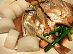 鲳鱼烧年糕-荣小馆(临海世纪花城店)