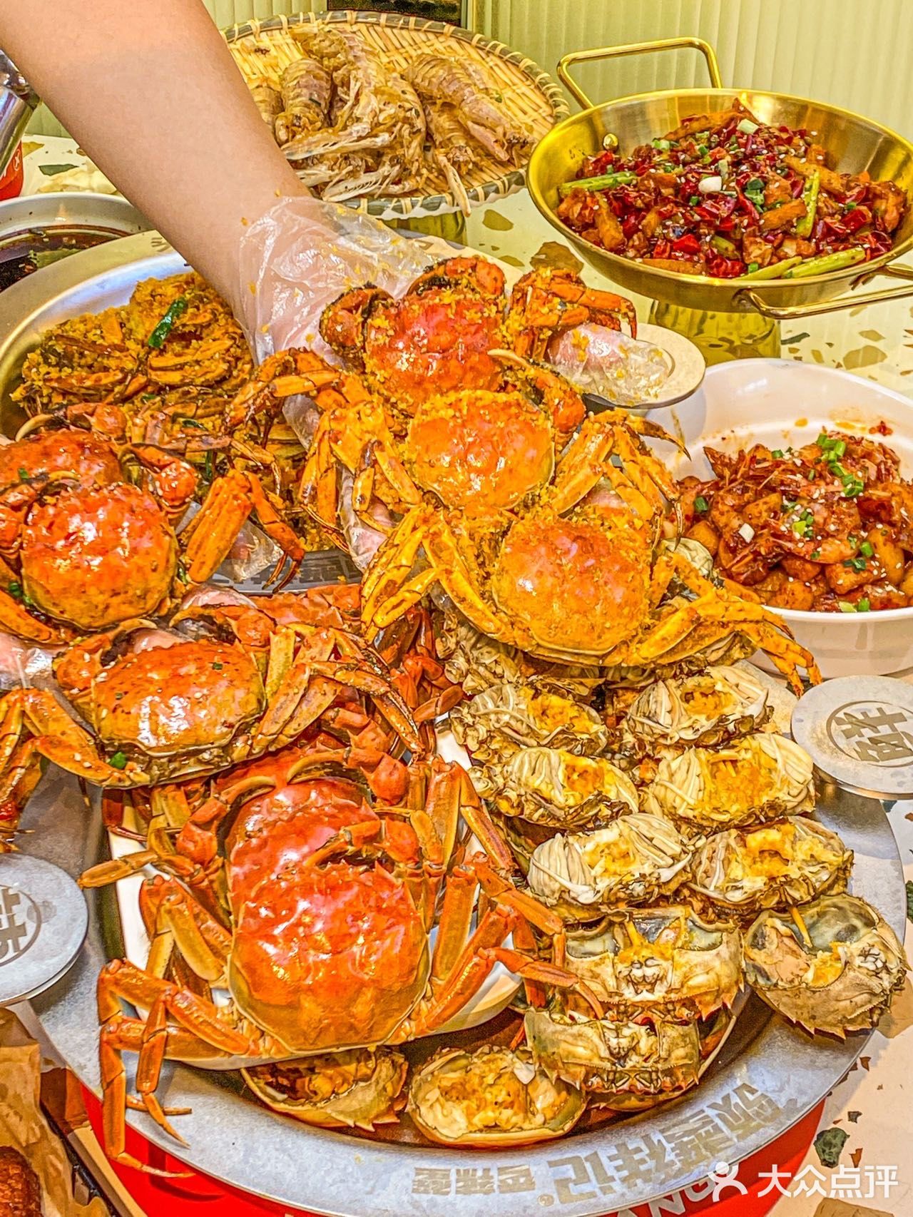 秋天的第一顿大闸蟹你想喝谁一起吃[调皮]