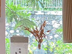 -彳亍咖啡·这里(水湾路店)